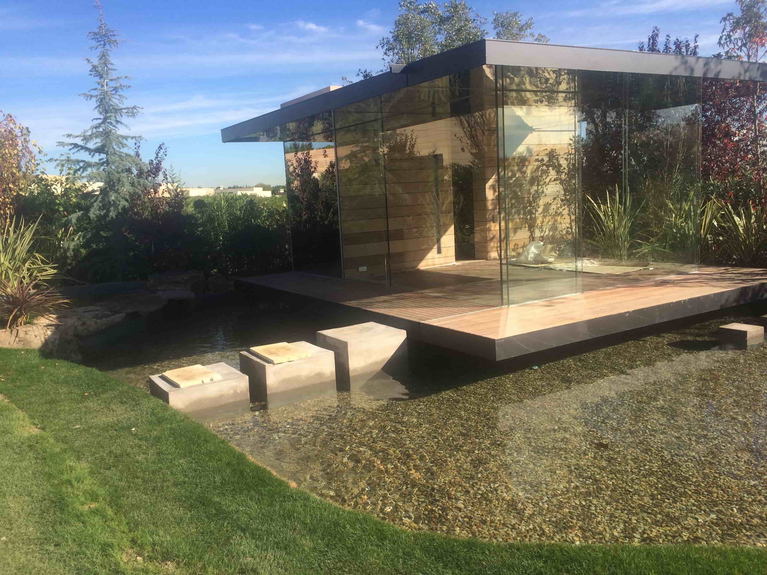 cenador vidrio y hierro