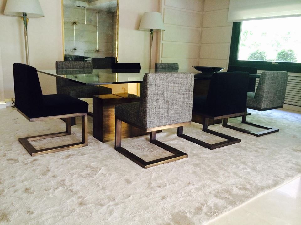 mesas y silla de salon